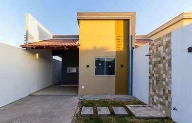 Imagem: A casa possui 3 Dormitórios, 1 Banheiro, 1 Vaga na garagem