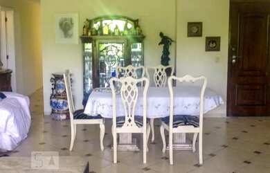 Imagem: O apartamento possui 3 Dormitórios, 5 Banheiros, 2 Vagas na