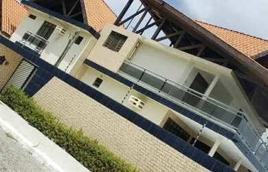 Imagem: A casa possui 5 Dormitórios, 5 Vagas na garagem e está localizado