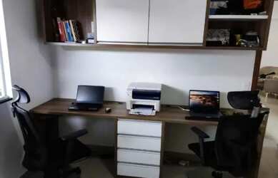 Imagem: A casa possui 3 Dormitórios, 2 Banheiros, 2 Vagas na garagem