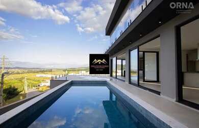 Imagem: A casa possui 5 Dormitórios, 5 Banheiros, 4 Vagas na garagem