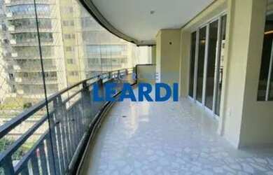 Imagem: O apartamento possui 3 Dormitórios, 5 Banheiros, 3 Vagas na