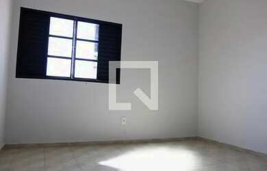 Imagem: A casa possui 2 Dormitórios, 2 Banheiros, 1 Vaga na garagem