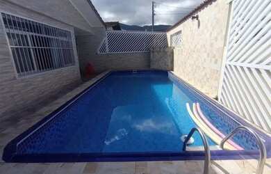 Imagem: A casa possui 4 Dormitórios, 4 Banheiros, 2 Vagas na garagem