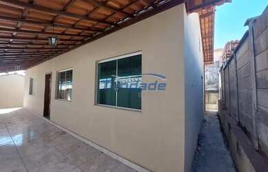 Imagem: A casa possui 3 Dormitórios, 2 Banheiros, 3 Vagas na garagem