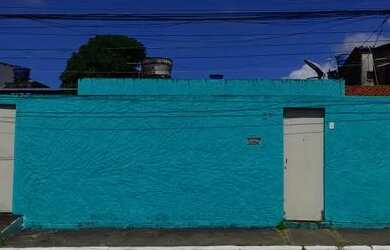 Imagem: A casa possui 2 Dormitórios, 2 Banheiros, 2 Vagas na garagem