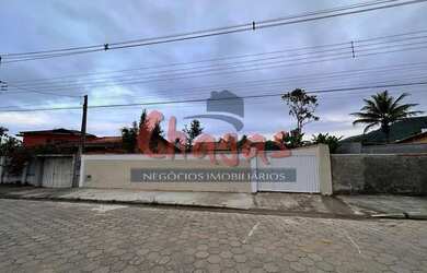 Imagem: A casa possui 2 Dormitórios, 2 Banheiros, 5 Vagas na garagem