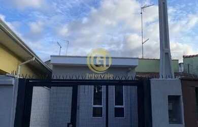 Imagem: A casa possui 2 Dormitórios, 1 Banheiro, 1 Vaga na garagem