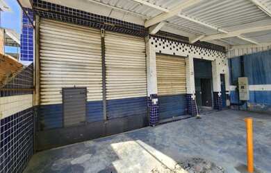 Imagem: O depósito possui 5 Vagas na garagem, 400m² de Área e está