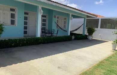 Imagem: A casa possui 5 Dormitórios, 5 Banheiros, 4 Vagas na garagem