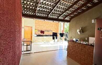 Imagem: A casa em condomínio possui 3 Dormitórios, 3 Banheiros, 2