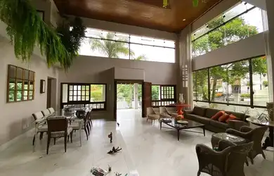 Imagem: A casa possui 3 Dormitórios, 5 Banheiros, 4 Vagas na garagem