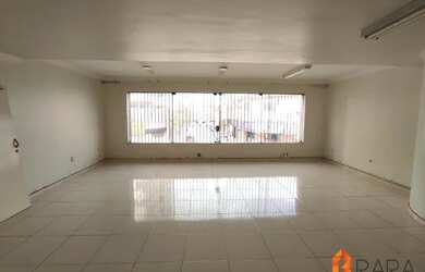 Imagem: A casa possui 4 Dormitórios, 5 Banheiros, 1 Vaga na garagem