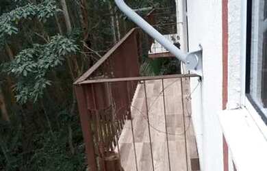 Imagem: O apartamento possui 2 Dormitórios, 1 Banheiro, 1 Vaga na garagem