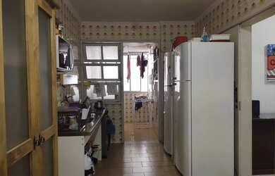 Imagem 5: Quarto mobiliado individual no Centro de Florianópolis