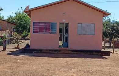 Imagem: A casa possui 2 Dormitórios, 1 Banheiro e está localizado