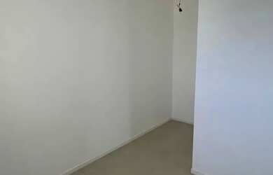 Imagem: O apartamento possui 3 Dormitórios, 1 Banheiro, 1 Vaga na garagem