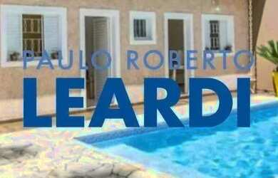 Imagem: A casa possui 5 Dormitórios, 5 Banheiros, 2 Vagas na garagem