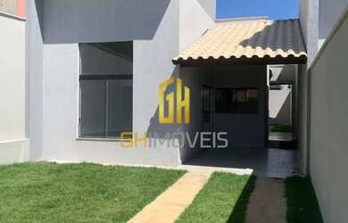 Imagem: A casa possui 3 Dormitórios, 2 Banheiros, 2 Vagas na garagem