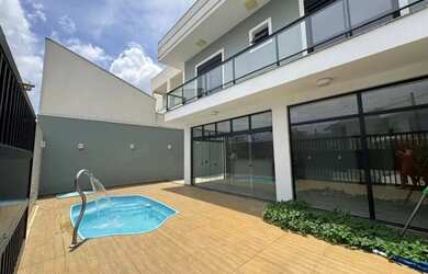 Imagem: A casa em condomínio possui 3 Dormitórios, 4 Banheiros, 4