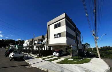 Imagem: A casa possui 2 Dormitórios, 2 Banheiros, 2 Vagas na garagem