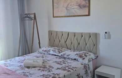 Imagem: A casa possui 2 Dormitórios, Acomodam 6 pessoas, 1 Vaga na