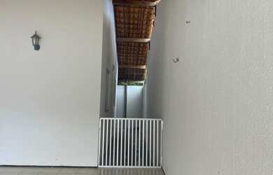 Imagem 3: Alugo casa na Avenida Atlântica praia do Araçagy melhor localização...