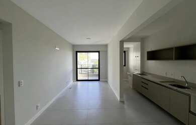 Imagem: O apartamento possui 1 Dormitório, 1 Banheiro, 1 Vaga na garagem