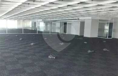 Imagem: O depósito possui 5 Vagas na garagem, 2.844m² de Área e