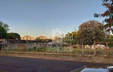 Imagem: O terreno possui 2400m² de Área e está localizado em City