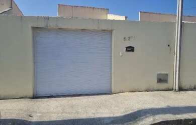 Imagem: A casa possui 2 Dormitórios, 1 Banheiro, 1 Vaga na garagem