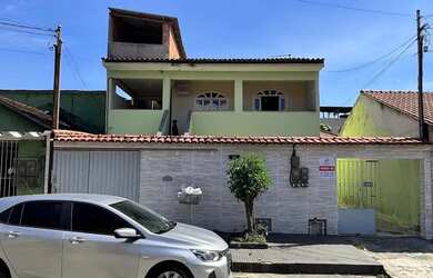 Imagem: A casa possui 3 Dormitórios, 2 Banheiros, 1 Vaga na garagem