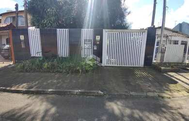 Imagem: A casa possui 5 Dormitórios, 4 Banheiros, 3 Vagas na garagem