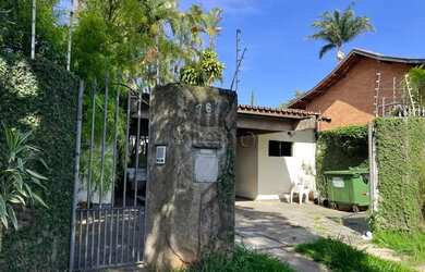 Imagem: A casa possui 4 Dormitórios, 5 Banheiros, 263m² de Área e