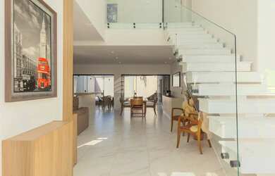 Imagem 3: Sobrado com 04 suítes e 03 vagas de garagem Bom Retiro Matinhos