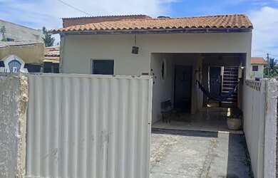 Imagem: A casa possui 3 Dormitórios, 3 Banheiros, 2 Vagas na garagem