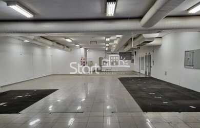 Imagem: O depósito à venda possui 5 Vagas na garagem e 485m² de Área