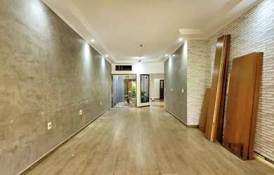 Imagem: O depósito possui 4 Vagas na garagem, 220m² de Área e Imóvel