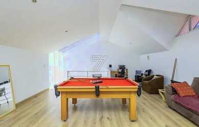 Imagem: A casa possui 3 Dormitórios, 4 Banheiros, 3 Vagas na garagem