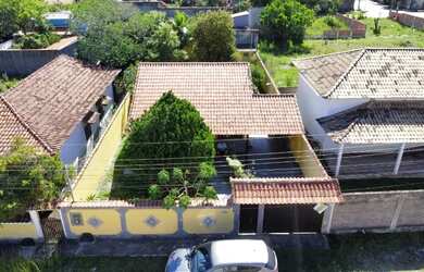 Imagem: A casa possui 2 Dormitórios, 1 Banheiro, 2 Vagas na garagem