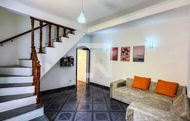 Imagem: A casa possui 3 Dormitórios, 2 Banheiros, 1 Vaga na garagem