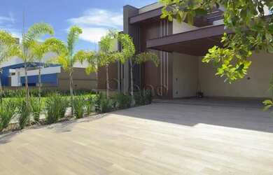 Imagem: A casa em condomínio possui 4 Dormitórios, 4 Banheiros, 5