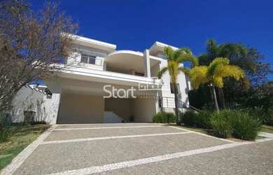 Imagem: A casa em condomínio possui 4 Dormitórios, 5 Banheiros, 5