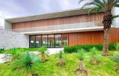 Imagem: A casa em condomínio possui 5 Dormitórios, 5 Banheiros, 5