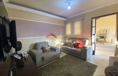 Imagem: A casa possui 3 Dormitórios, 2 Banheiros, 2 Vagas na garagem