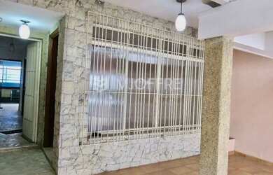 Imagem: A casa possui 3 Dormitórios, 3 Banheiros, 2 Vagas na garagem