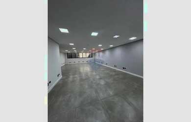 Imagem: O depósito possui 1 Vaga na garagem, 160m² de Área e está