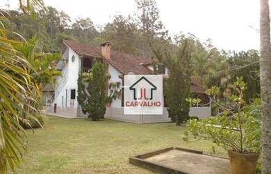 Imagem: A casa possui 3 Dormitórios, 3 Banheiros, 5 Vagas na garagem