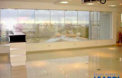 Imagem: O depósito possui 1 Vaga na garagem e 650m² de Área e está