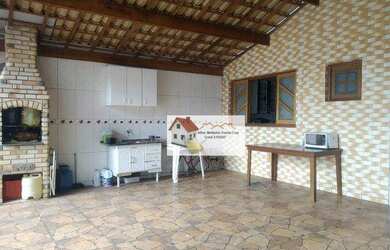 Imagem: O depósito possui 5 Vagas na garagem e 300m² de Área e está